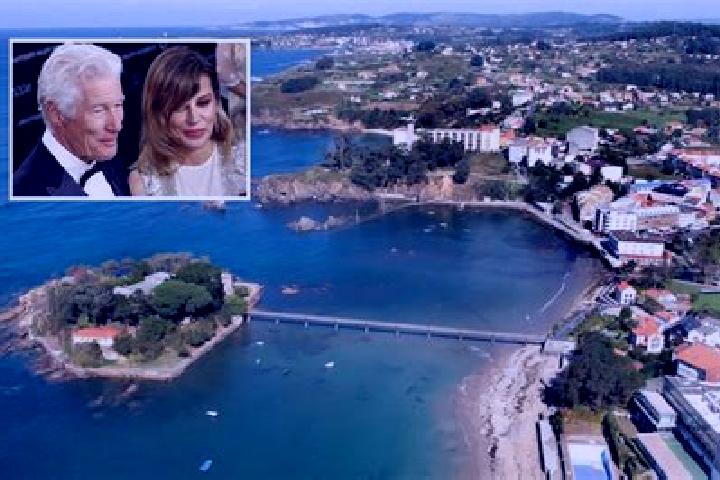 Ellie, 32 — Escort in Oleiros, Spain