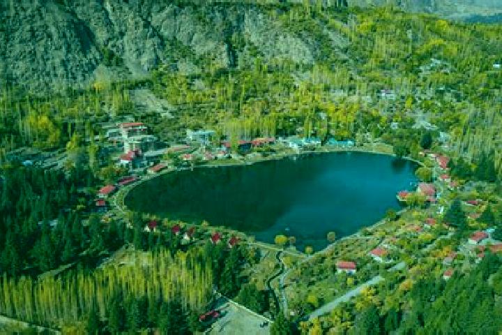 Ellie, 32 — Escort in Shinpokh, Pakistan