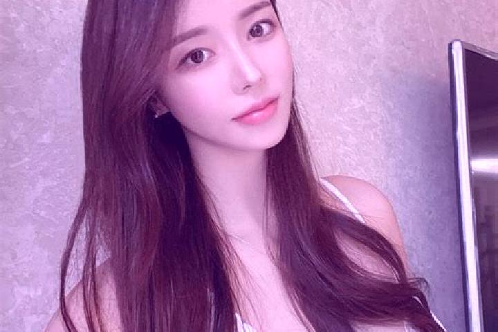 Ellie, 32 — Escort in Tongzhong, China