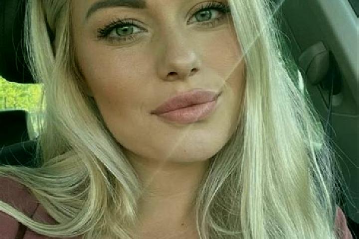 Ellie, 33, a blonde hazel-eyed european companion based in Laxi. Offering Dinner Date, OWO, Roleplay, Travel Companion. Available for incall and outcall, ove...