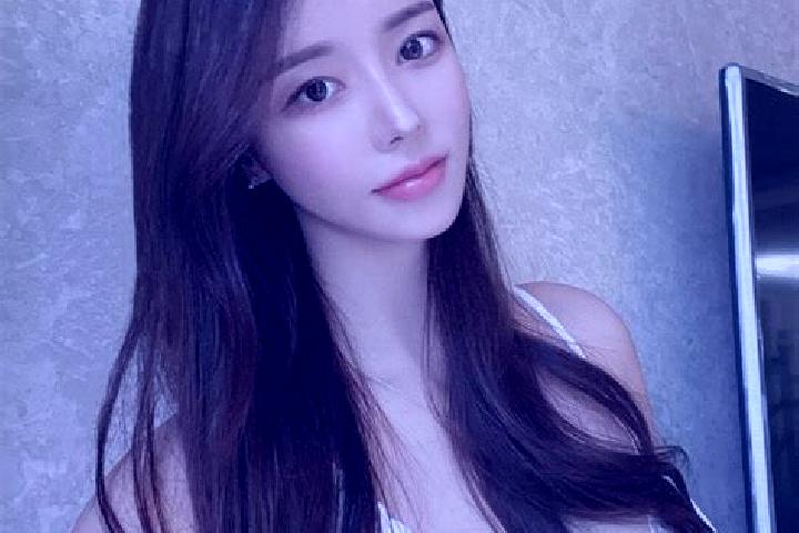 Ellie, 33 — Escort in Heiiyugou, China