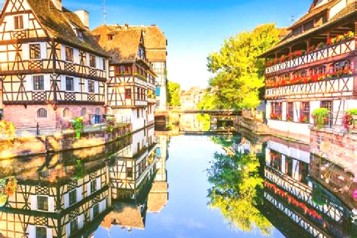 Ellie, 33 — Escort in Maulevrier-Sainte-Gertrude, France