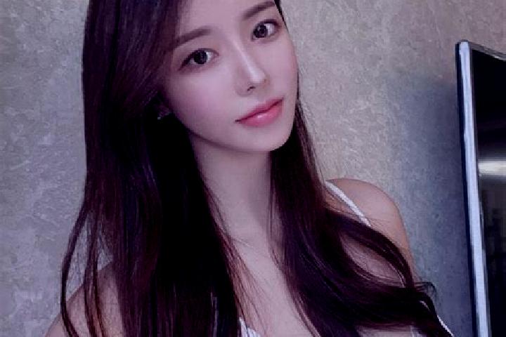 Ellie, 33 — Escort in Wuguishan, China