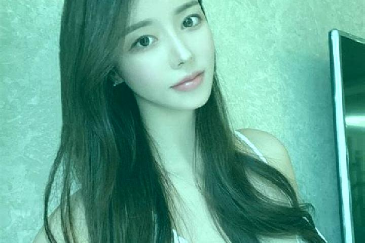 Ellie, 33 — Escort in Xiuyan, China