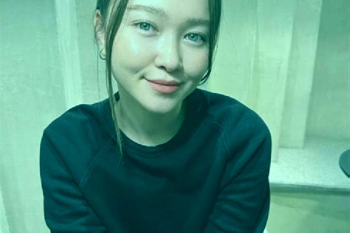 Ellie, 34, a dark blonde blue-eyed asian companion based in Imbatug. Offering Travel Companion, Duos, Party Girl, Overnight. Available for incall and outcall...