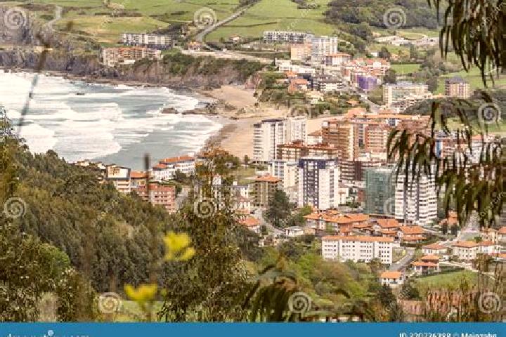 Ellie, 34 — Escort in Bakio, Spain