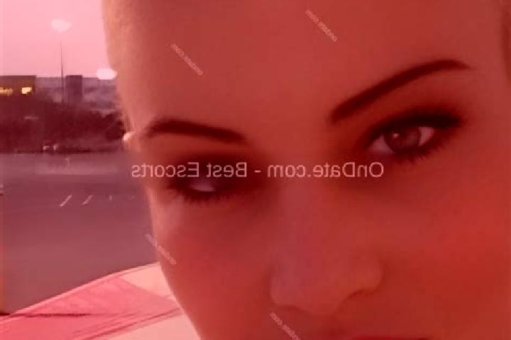Ellie, 34 — Escort in Carceni, Romania