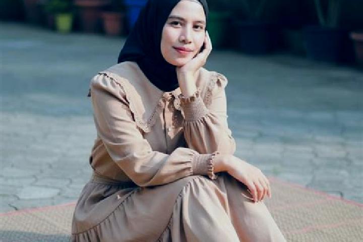 Ellie, 34 — Escort in Karangsono, Indonesia