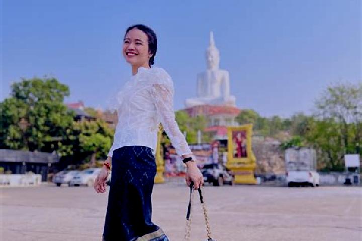 Ellie, 34 — Escort in Pakxong, Laos