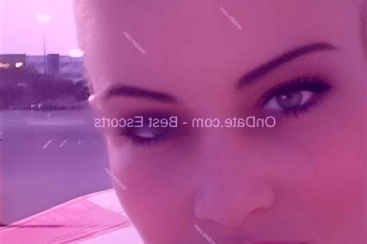 Ellie, 34 — Escort in Saint-Rosaire, Canada