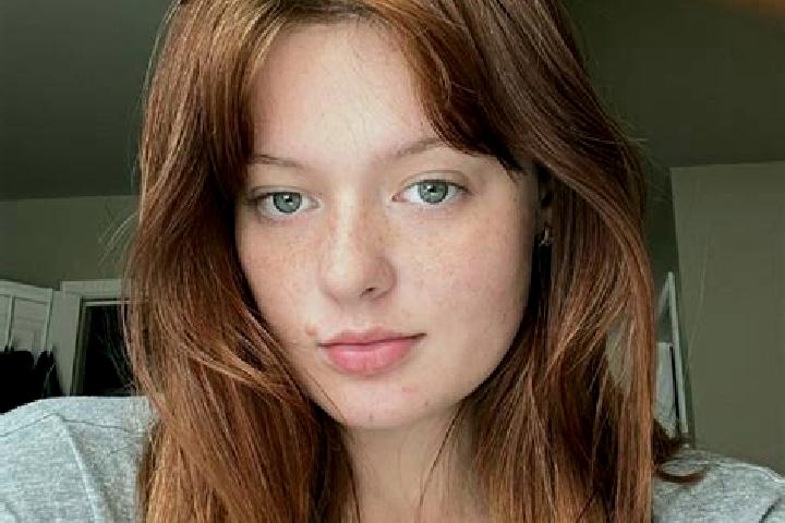 Ellie, 35, a auburn grey-eyed mediterranean companion based in Valea Anilor. Offering Deep French Kissing, Massage, Tantra, Couples. Available for incall and...