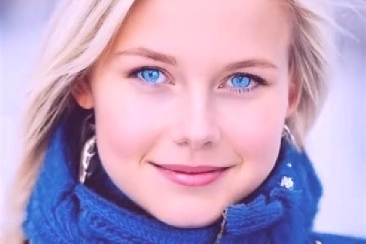 Ellie, 35, a dark blonde blue-eyed slavic companion based in Fazana. Offering Roleplay, BDSM, A-Level. Available for incall and outcall, overnight bookings a...