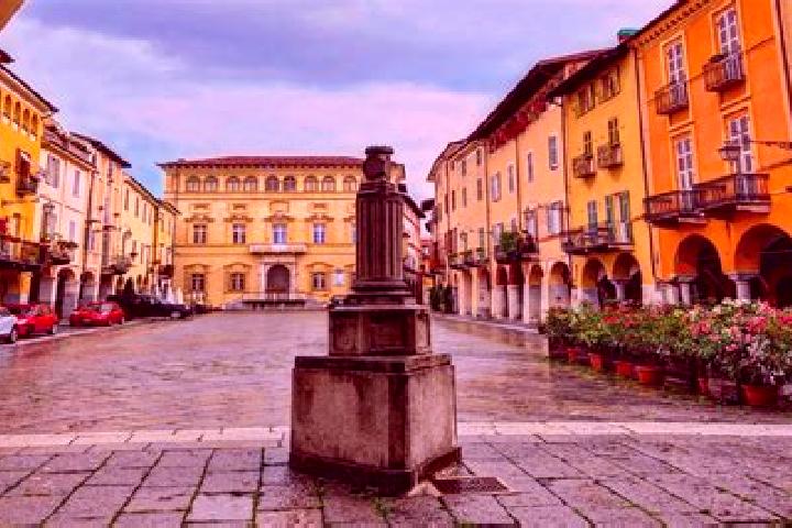 Ellie, 35 — Escort in Castelseprio, Italy