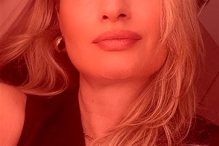 Ellie, 35 — Escort in Charsonville, France