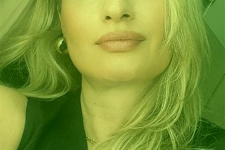 Ellie, 35 — Escort in Mahalon, France