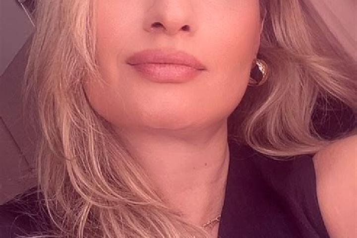 Ellie, 35 — Escort in Montjean, France