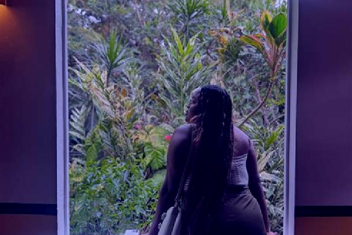 Ellie, 35 — Escort in Pont Casse, Dominica
