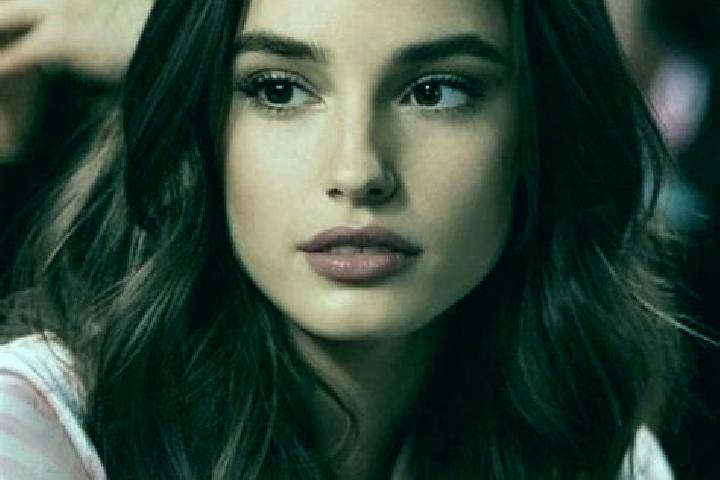Ellie, 36, a brunette brown-eyed indian companion based in Jugureni. Offering CIM, Dinner Date, 69, Party Girl. Available for incall and outcall, day and eve...