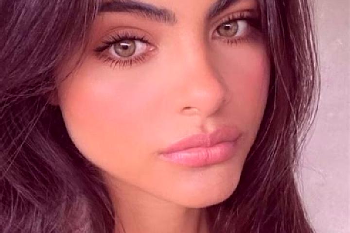 Ellie, 36, a brunette dark-eyed caucasian companion based in Erode. Offering Couples, OWO, Tantra, Massage. Available for incall and outcall, day and evening...