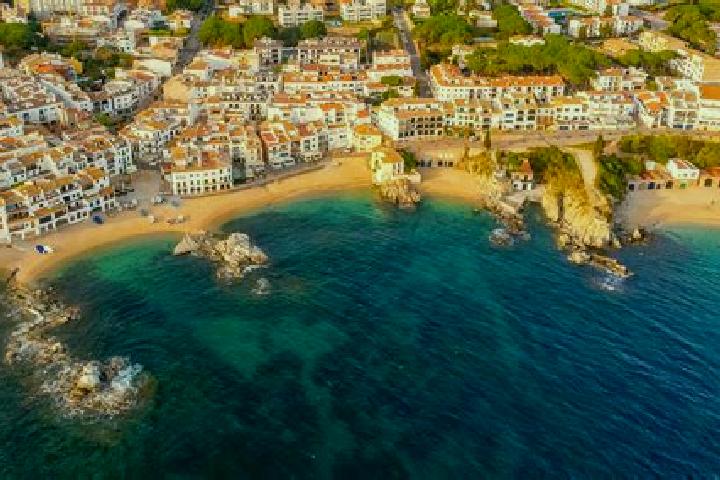Ellie, 36 — Escort in Calella de Palafrugell, Spain