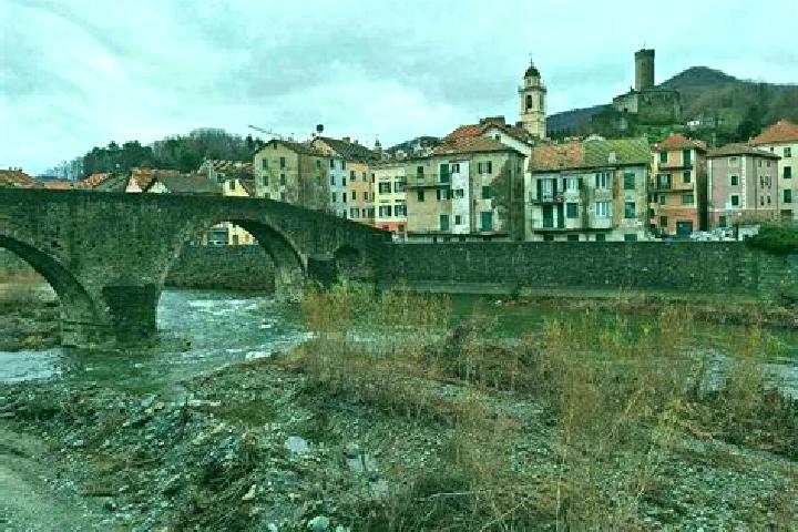 Ellie, 36 — Escort in Campo Ligure, Italy