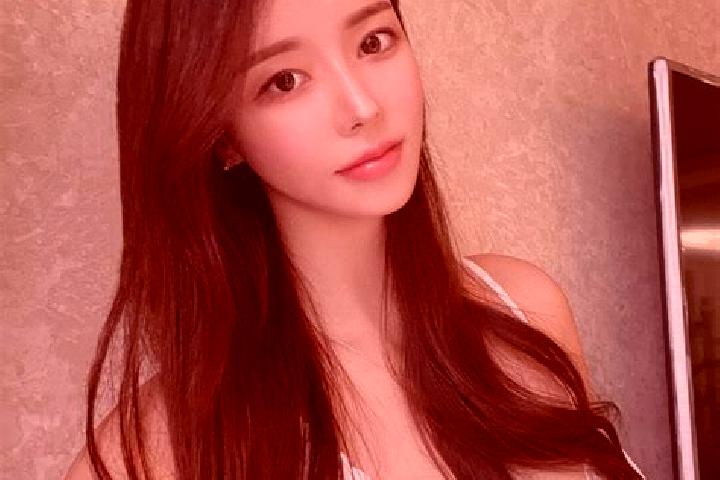 Ellie, 36 — Escort in Donghuang, China