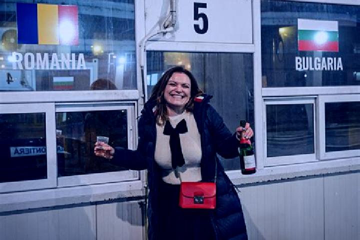 Ellie, 36 — Escort in Hurjuieni, Romania