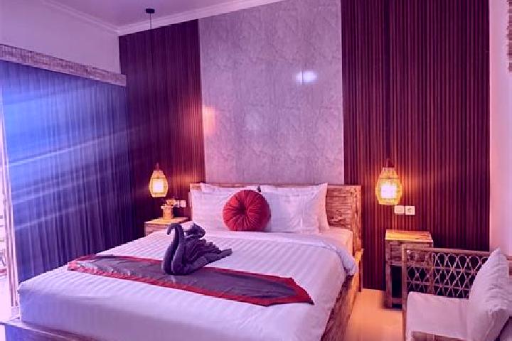 Ellie, 36 — Escort in Pejukutan, Indonesia