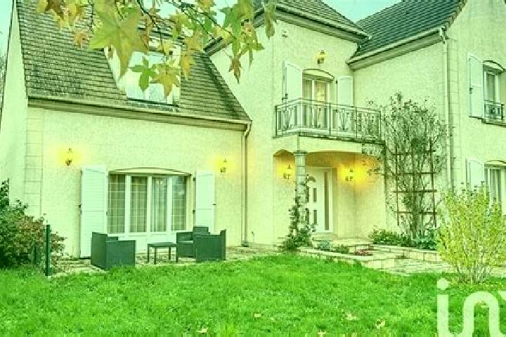 Ellie, 36 — Escort in Poigny-la-Foret, France