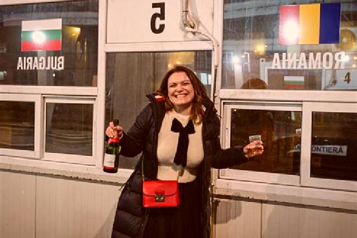 Ellie, 36 — Escort in Tepesti, Romania