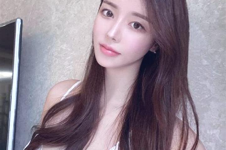 Ellie, 36 — Escort in Xiqiuwan, China