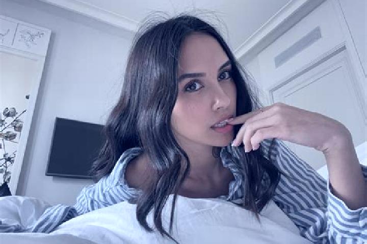 Ellie, 37, a auburn amber-eyed middle eastern companion based in Mishen. Offering Travel Companion, Girlfriend Experience, Striptease, GFE, Duos. Available f...