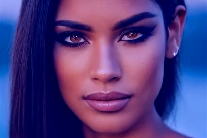 Ellie, 37, a black green-eyed latina companion based in India Hook. Offering A-Level, BDSM, Massage. Available for incall and outcall, overnight bookings ava...