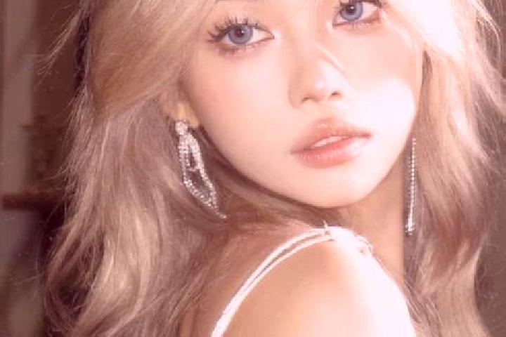 Ellie, 37, a blonde grey-eyed asian companion based in Tihu. Offering 69, Fetish, A-Level. Available for incall and outcall, day and evening dates.