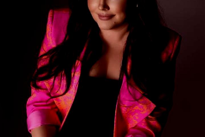 Ellie, 37, a chestnut grey-eyed middle eastern companion based in Nolay. Offering Party Girl, Overnight, Travel Companion. Available for incall and outcall, ...