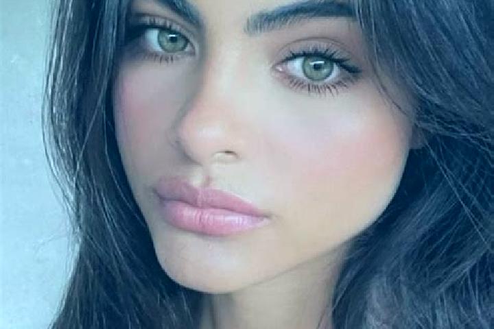 Ellie, 37, a dark blonde green-eyed indian companion based in Revo. Offering Deep French Kissing, Overnight, Tantra, Party Girl, Travel Companion. Available ...