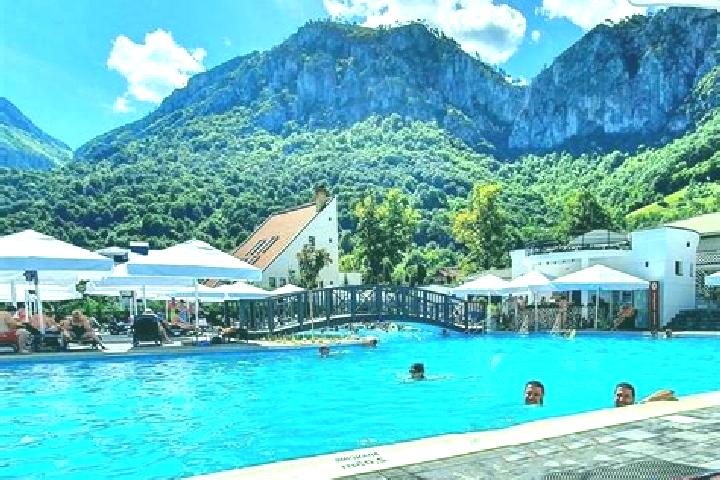 Ellie, 37 — Escort in Baia de Arama, Romania