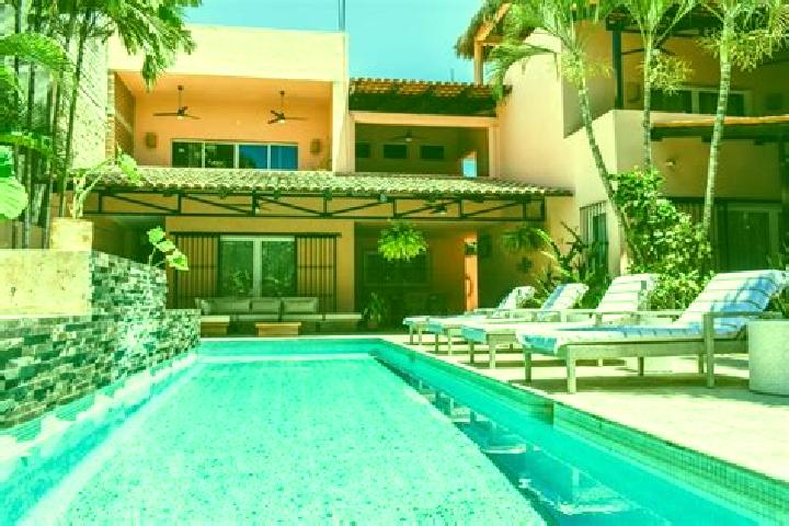 Ellie, 37 — Escort in Cruz de Piedra, Mexico