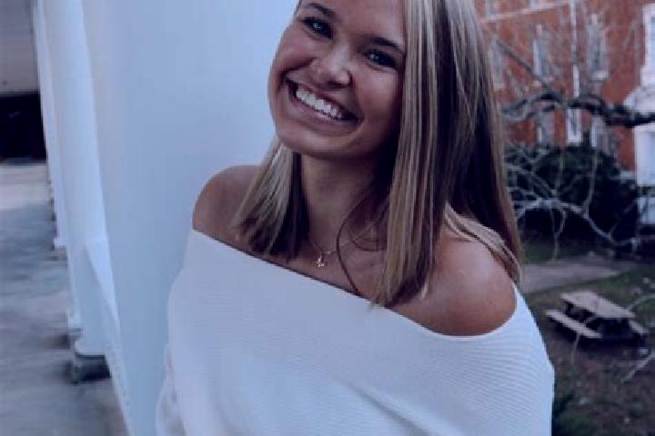 Ellie, 37 — Escort in Farmville, United States