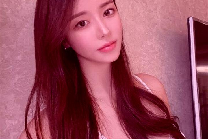 Ellie, 37 — Escort in Fujiayan, China