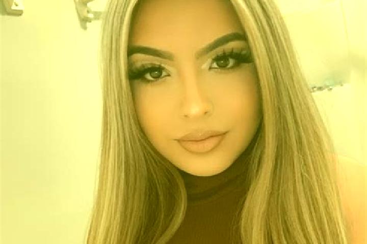 Ellie, 38, a blonde amber-eyed latina companion based in Pacejov. Offering CIM, 69, Domination. Available for incall and outcall, day and evening dates.