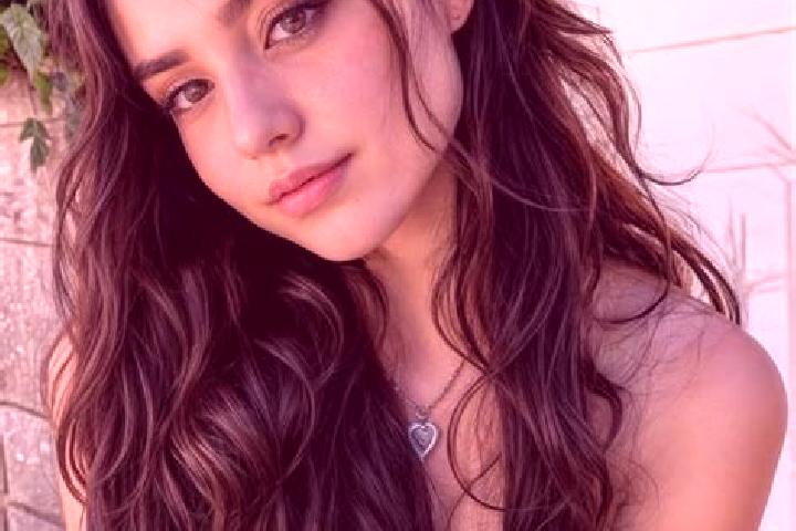 Ellie, 38, a red hazel-eyed middle eastern companion based in Kamunting. Offering GFE, Deep French Kissing, A-Level. Available for incall and outcall, day an...