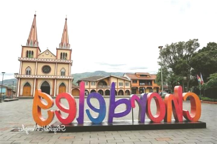Ellie, 38 — Escort in Chordeleg, Ecuador