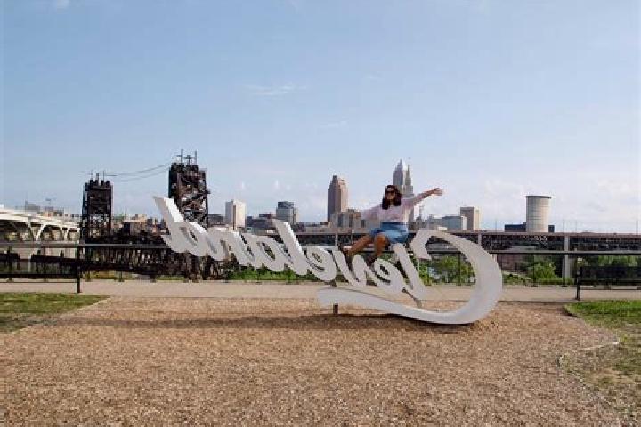 Ellie, 38 — Escort in Cleveland, Canada