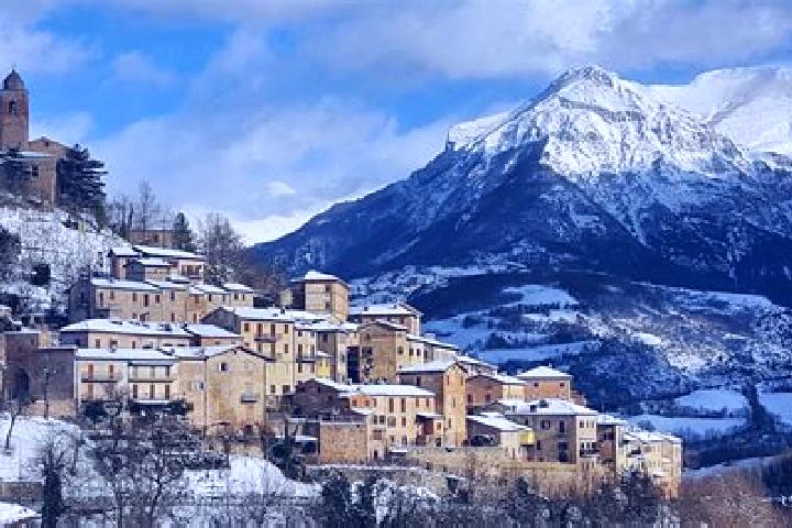 Ellie, 38 — Escort in Montefortino, Italy