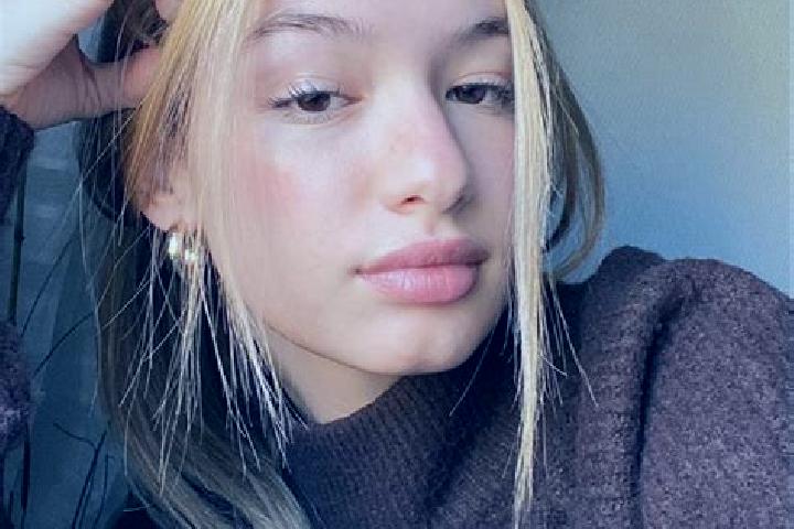 Ellie, 39, a blonde brown-eyed ebony companion based in Darova Noua. Offering A-Level, Deep French Kissing, Roleplay, 69. Available for incall and outcall, o...