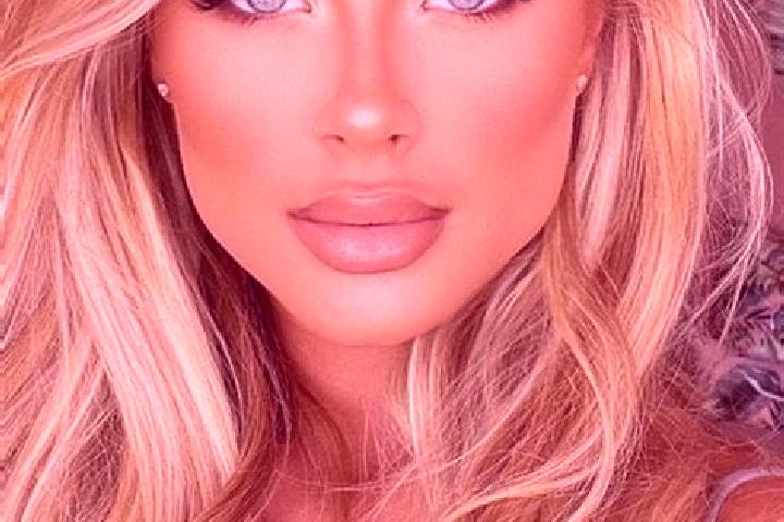 Ellie, 39, a chestnut blue-eyed latina companion based in Llangadog. Offering Striptease, 69, Party Girl. Available for incall and outcall, day and evening d...