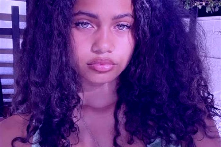 Ellie, 39, a red green-eyed mixed companion based in Koekar. Offering Dinner Date, Prostate Massage, Domination. Available for incall and outcall, day and ev...