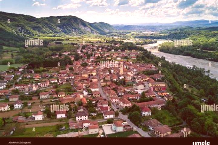 Ellie, 39 — Escort in Borghetto di Borbera, Italy