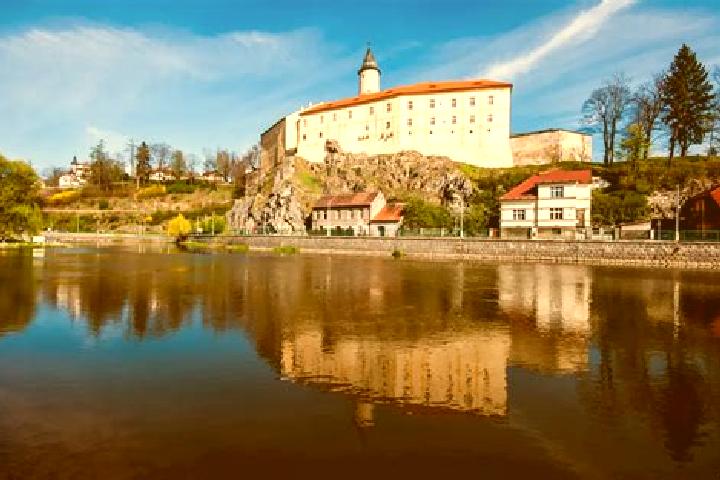 Ellie, 39 — Escort in Ledec nad Sazavou, Czech Republic